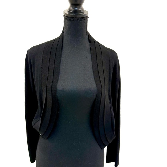 Ronni Nicole - Parisian Chic in a Shrug Black Sweater Open-Front Knit 🇫🇷 - Picture 6 of 11